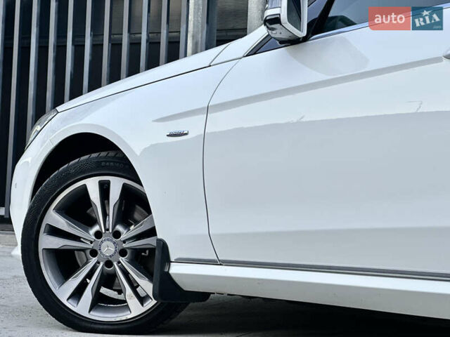 Белый Мерседес Е-Класс, объемом двигателя 2.14 л и пробегом 65 тыс. км за 26300 $, фото 11 на Automoto.ua