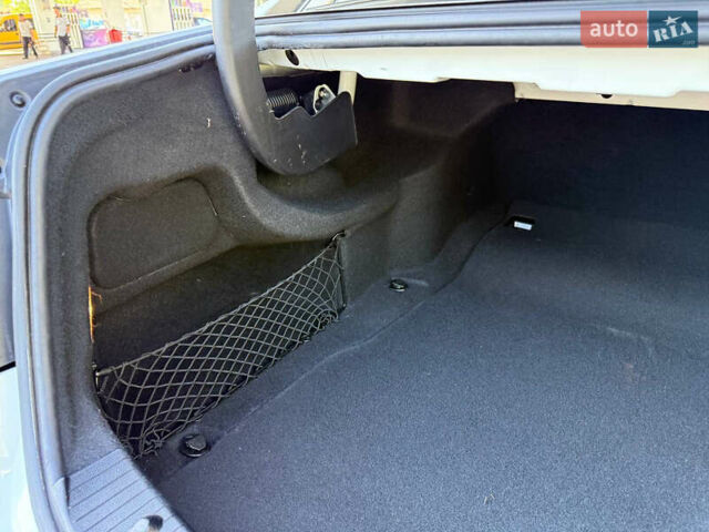 Белый Мерседес Е-Класс, объемом двигателя 2.2 л и пробегом 126 тыс. км за 21500 $, фото 37 на Automoto.ua