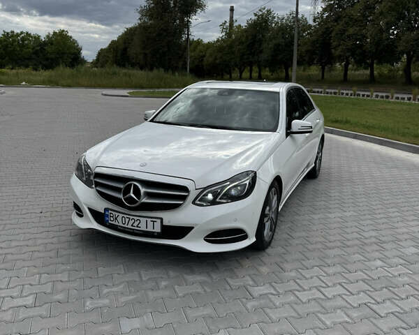 Белый Мерседес Е-Класс, объемом двигателя 2.14 л и пробегом 186 тыс. км за 19500 $, фото 1 на Automoto.ua