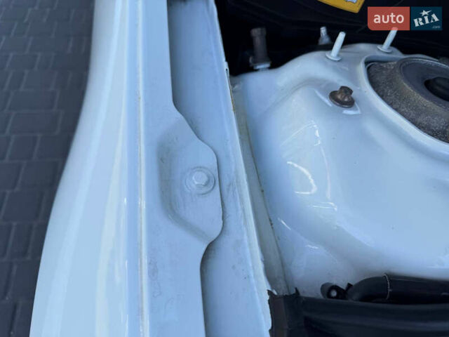 Белый Мерседес Е-Класс, объемом двигателя 2.2 л и пробегом 130 тыс. км за 20000 $, фото 54 на Automoto.ua