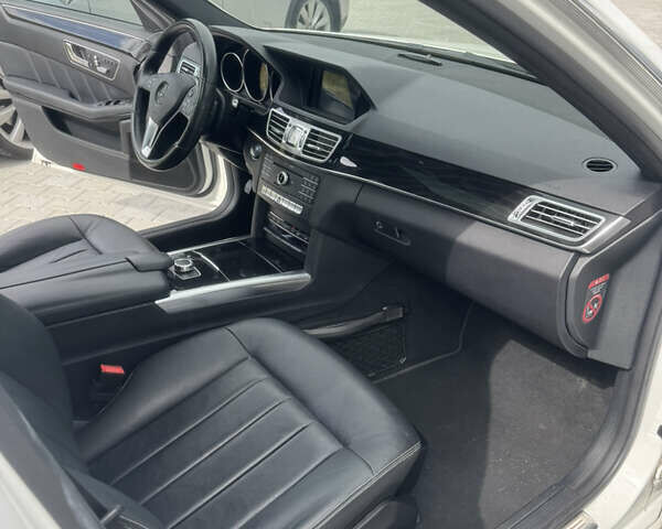 Белый Мерседес Е-Класс, объемом двигателя 2.14 л и пробегом 186 тыс. км за 19500 $, фото 22 на Automoto.ua