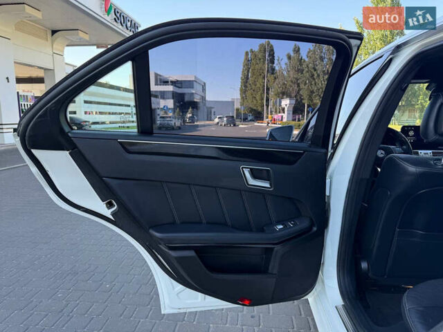 Белый Мерседес Е-Класс, объемом двигателя 2.2 л и пробегом 126 тыс. км за 21500 $, фото 24 на Automoto.ua