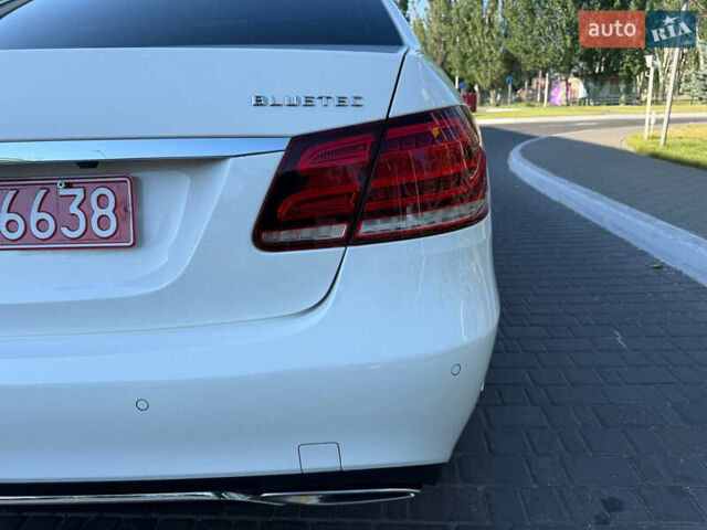 Белый Мерседес Е-Класс, объемом двигателя 2.2 л и пробегом 126 тыс. км за 21500 $, фото 42 на Automoto.ua