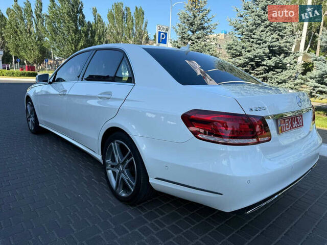 Белый Мерседес Е-Класс, объемом двигателя 2.2 л и пробегом 126 тыс. км за 21500 $, фото 4 на Automoto.ua