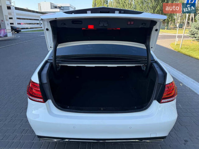 Белый Мерседес Е-Класс, объемом двигателя 2.2 л и пробегом 126 тыс. км за 21500 $, фото 35 на Automoto.ua