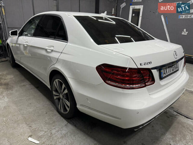 Белый Мерседес Е-Класс, объемом двигателя 2.14 л и пробегом 110 тыс. км за 22000 $, фото 3 на Automoto.ua