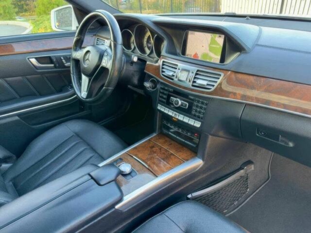 Белый Мерседес Е-Класс, объемом двигателя 3 л и пробегом 74 тыс. км за 17500 $, фото 9 на Automoto.ua