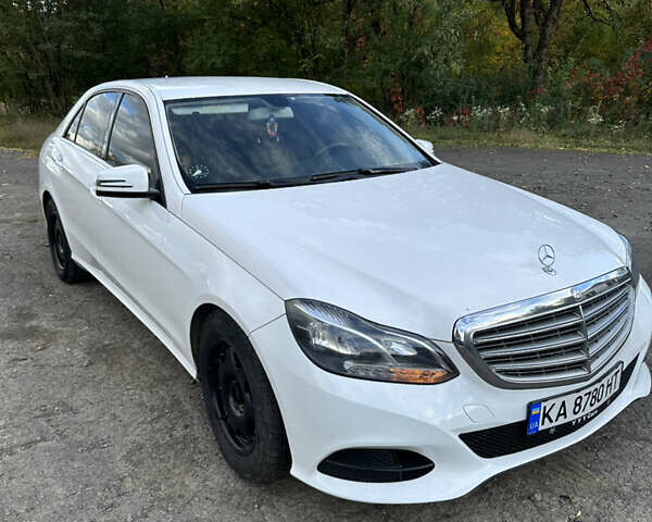 Белый Мерседес Е-Класс, объемом двигателя 2.1 л и пробегом 200 тыс. км за 17000 $, фото 3 на Automoto.ua