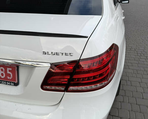 Белый Мерседес Е-Класс, объемом двигателя 2.2 л и пробегом 130 тыс. км за 20000 $, фото 65 на Automoto.ua