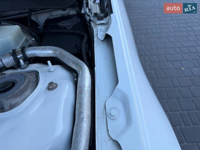 Белый Мерседес Е-Класс, объемом двигателя 2.2 л и пробегом 126 тыс. км за 21500 $, фото 61 на Automoto.ua