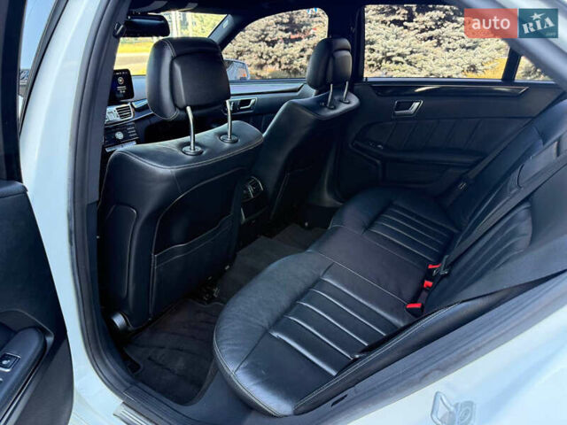 Белый Мерседес Е-Класс, объемом двигателя 2.2 л и пробегом 126 тыс. км за 21500 $, фото 27 на Automoto.ua