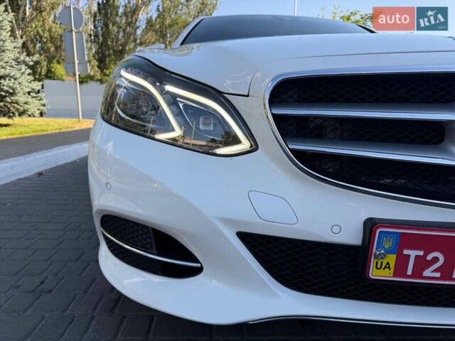 Белый Мерседес Е-Класс, объемом двигателя 2.2 л и пробегом 130 тыс. км за 20000 $, фото 9 на Automoto.ua