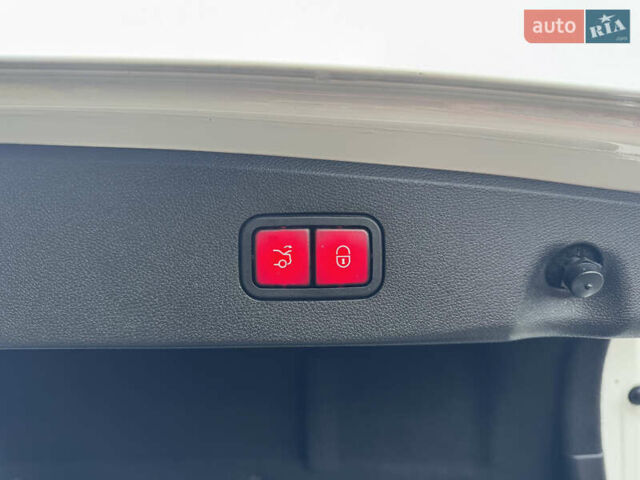 Белый Мерседес Е-Класс, объемом двигателя 3.5 л и пробегом 151 тыс. км за 15999 $, фото 44 на Automoto.ua