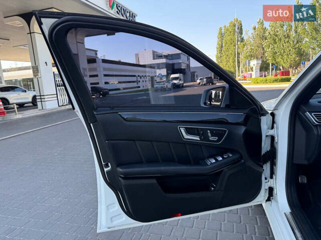 Белый Мерседес Е-Класс, объемом двигателя 2.2 л и пробегом 130 тыс. км за 20000 $, фото 13 на Automoto.ua