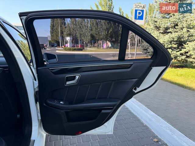 Белый Мерседес Е-Класс, объемом двигателя 2.2 л и пробегом 130 тыс. км за 20000 $, фото 41 на Automoto.ua