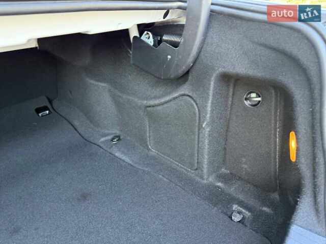 Белый Мерседес Е-Класс, объемом двигателя 2.2 л и пробегом 126 тыс. км за 21500 $, фото 38 на Automoto.ua