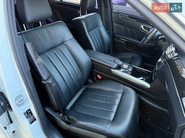 Белый Мерседес Е-Класс, объемом двигателя 2.2 л и пробегом 126 тыс. км за 21500 $, фото 53 на Automoto.ua