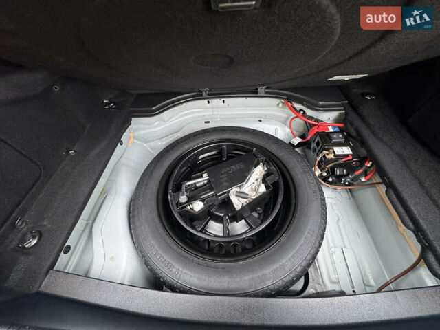 Белый Мерседес Е-Класс, объемом двигателя 3.5 л и пробегом 151 тыс. км за 15999 $, фото 43 на Automoto.ua