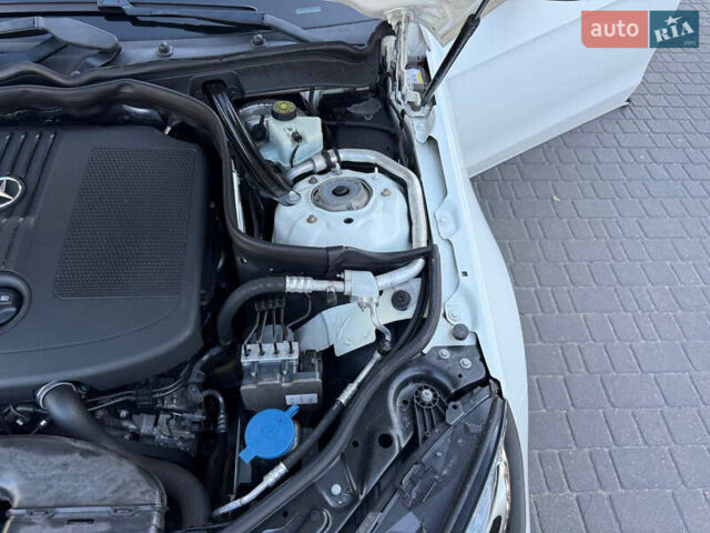 Белый Мерседес Е-Класс, объемом двигателя 2.2 л и пробегом 126 тыс. км за 21500 $, фото 60 на Automoto.ua