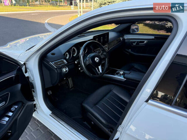 Белый Мерседес Е-Класс, объемом двигателя 2.2 л и пробегом 126 тыс. км за 21500 $, фото 16 на Automoto.ua