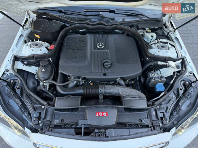 Белый Мерседес Е-Класс, объемом двигателя 2.2 л и пробегом 126 тыс. км за 21500 $, фото 56 на Automoto.ua