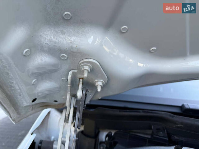 Белый Мерседес Е-Класс, объемом двигателя 2.2 л и пробегом 126 тыс. км за 21500 $, фото 57 на Automoto.ua