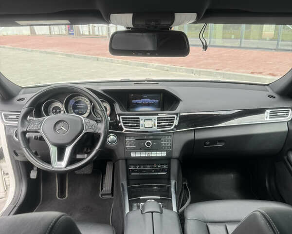 Белый Мерседес Е-Класс, объемом двигателя 2.14 л и пробегом 186 тыс. км за 19500 $, фото 20 на Automoto.ua