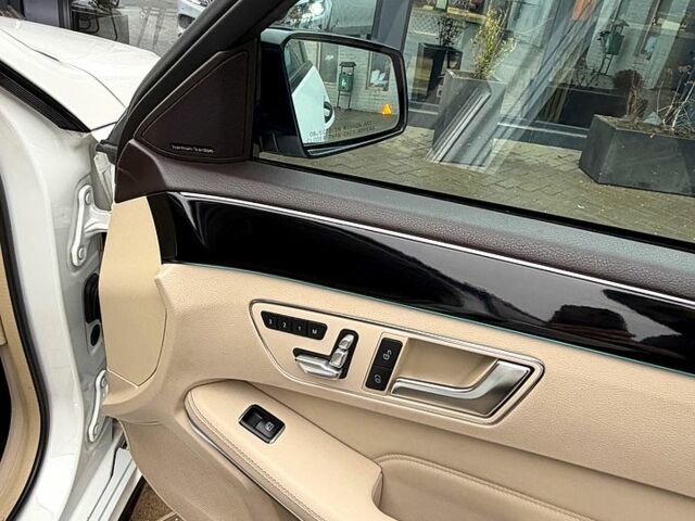 Білий Мерседес Е-Клас, об'ємом двигуна 3.5 л та пробігом 11000 тис. км за 25000 $, фото 11 на Automoto.ua