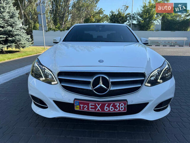 Белый Мерседес Е-Класс, объемом двигателя 2.2 л и пробегом 130 тыс. км за 20000 $, фото 1 на Automoto.ua