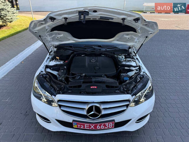 Белый Мерседес Е-Класс, объемом двигателя 2.2 л и пробегом 126 тыс. км за 21500 $, фото 55 на Automoto.ua