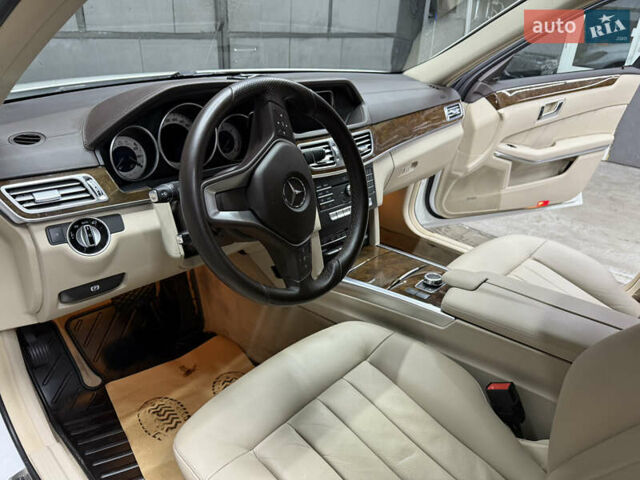 Белый Мерседес Е-Класс, объемом двигателя 2.14 л и пробегом 110 тыс. км за 22000 $, фото 12 на Automoto.ua