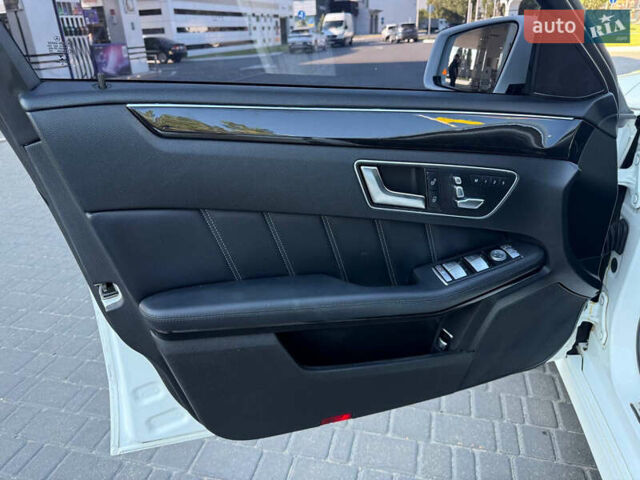 Белый Мерседес Е-Класс, объемом двигателя 2.2 л и пробегом 126 тыс. км за 21500 $, фото 14 на Automoto.ua