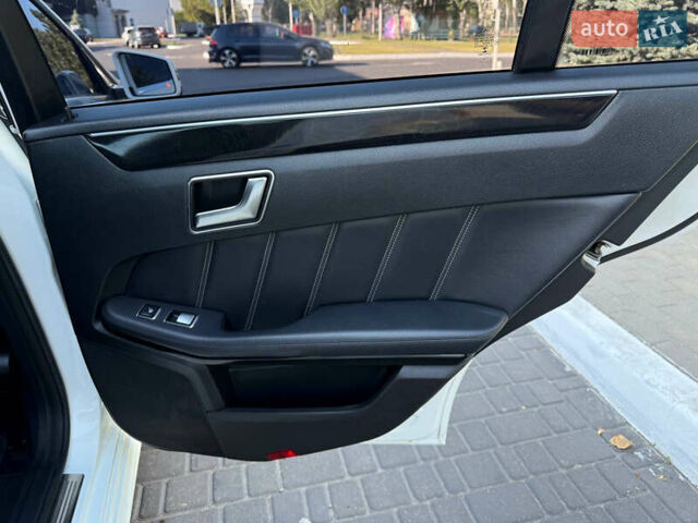 Белый Мерседес Е-Класс, объемом двигателя 2.2 л и пробегом 130 тыс. км за 20000 $, фото 42 на Automoto.ua