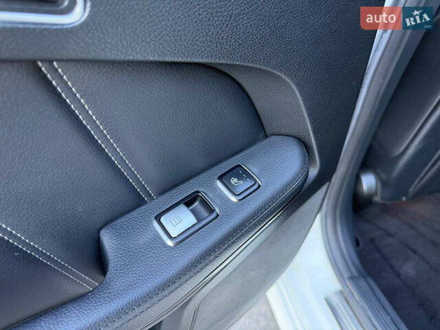 Белый Мерседес Е-Класс, объемом двигателя 2.2 л и пробегом 130 тыс. км за 20000 $, фото 26 на Automoto.ua