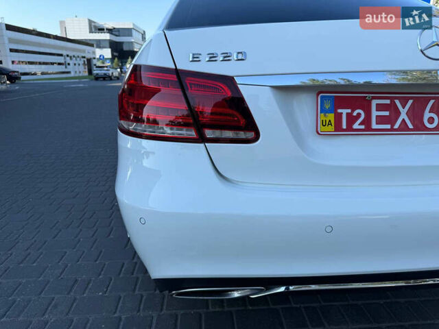 Белый Мерседес Е-Класс, объемом двигателя 2.2 л и пробегом 130 тыс. км за 20000 $, фото 38 на Automoto.ua
