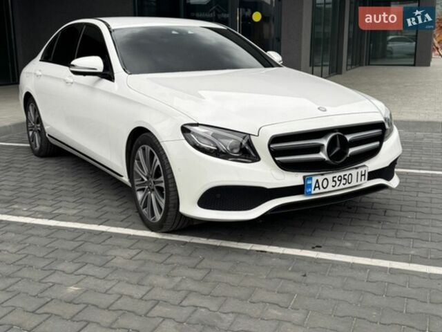 Белый Мерседес Е-Класс, объемом двигателя 1.95 л и пробегом 185 тыс. км за 30000 $, фото 2 на Automoto.ua