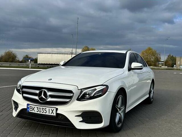 Мерседес Е-Клас 2016 у Рівному на Automoto.ua Білий Мерседес Е-Клас, об'ємом двигуна 1.99 л та пробігом 65 тис. км за 27500 $, фото 6 на Automoto.ua