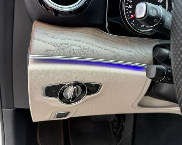 Белый Мерседес Е-Класс, объемом двигателя 1.99 л и пробегом 99 тыс. км за 29700 $, фото 32 на Automoto.ua