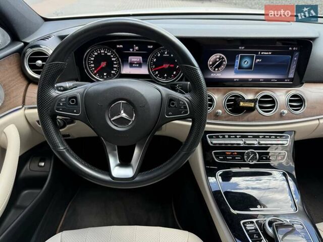 Белый Мерседес Е-Класс, объемом двигателя 1.99 л и пробегом 99 тыс. км за 29700 $, фото 46 на Automoto.ua