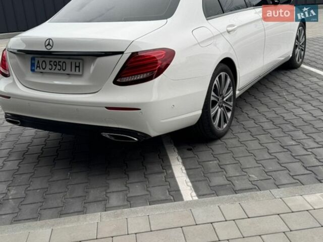 Белый Мерседес Е-Класс, объемом двигателя 1.95 л и пробегом 185 тыс. км за 30000 $, фото 5 на Automoto.ua