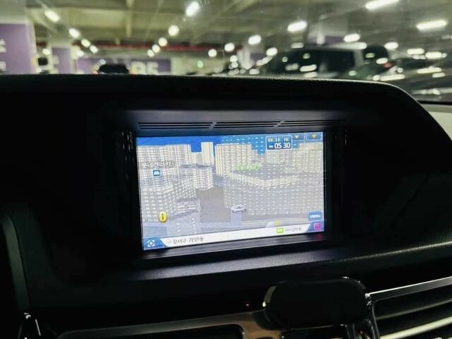 Белый Мерседес Е-Класс, объемом двигателя 2.2 л и пробегом 155 тыс. км за 8500 $, фото 10 на Automoto.ua