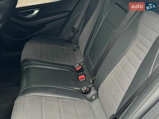 Белый Мерседес Е-Класс, объемом двигателя 1.95 л и пробегом 185 тыс. км за 30000 $, фото 12 на Automoto.ua