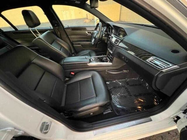 Белый Мерседес Е-Класс, объемом двигателя 3.5 л и пробегом 46 тыс. км за 5800 $, фото 7 на Automoto.ua