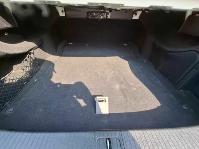 Белый Мерседес Е-Класс, объемом двигателя 2.2 л и пробегом 210 тыс. км за 5500 $, фото 4 на Automoto.ua