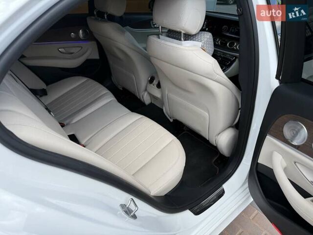 Белый Мерседес Е-Класс, объемом двигателя 1.99 л и пробегом 99 тыс. км за 29700 $, фото 41 на Automoto.ua