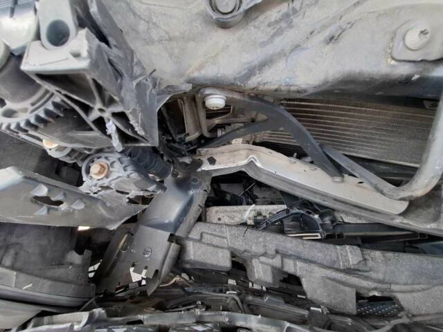 Белый Мерседес Е-Класс, объемом двигателя 2.2 л и пробегом 210 тыс. км за 5500 $, фото 12 на Automoto.ua