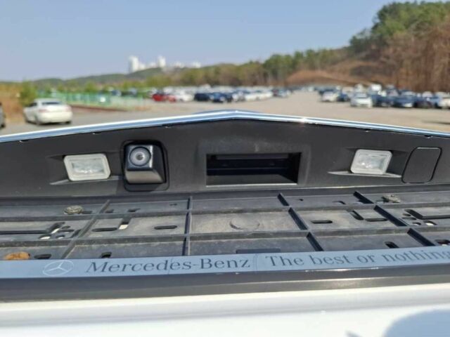 Белый Мерседес Е-Класс, объемом двигателя 2.2 л и пробегом 210 тыс. км за 5500 $, фото 5 на Automoto.ua