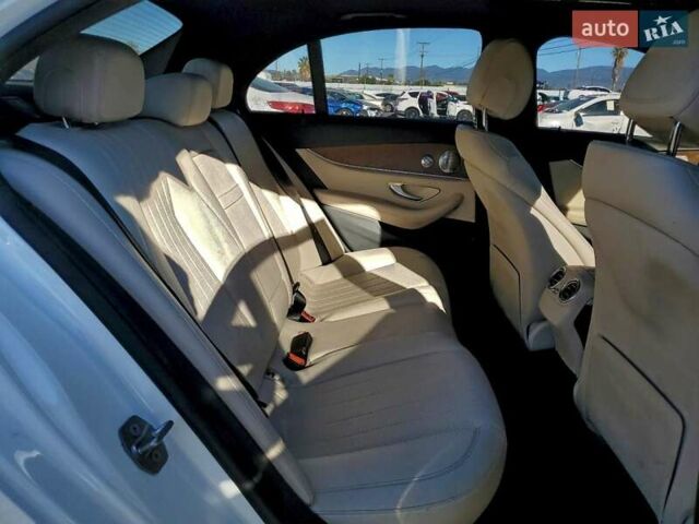 Белый Мерседес Е-Класс, объемом двигателя 3.5 л и пробегом 120 тыс. км за 7400 $, фото 9 на Automoto.ua