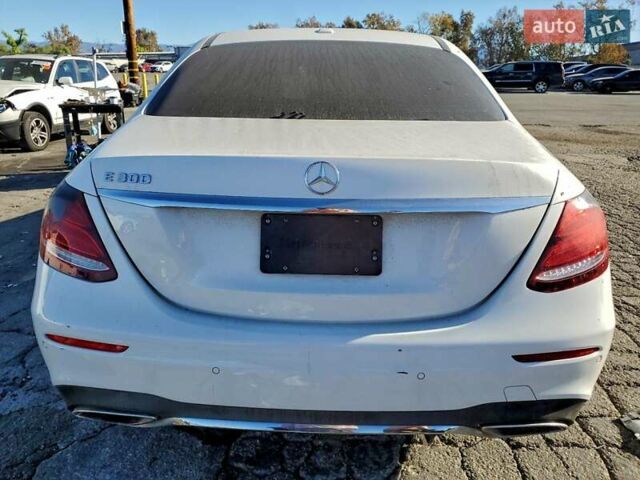Белый Мерседес Е-Класс, объемом двигателя 3.5 л и пробегом 120 тыс. км за 7400 $, фото 5 на Automoto.ua