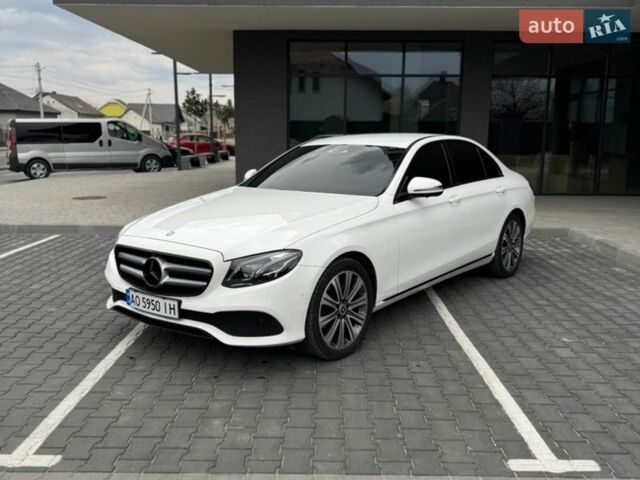 Белый Мерседес Е-Класс, объемом двигателя 1.95 л и пробегом 185 тыс. км за 30000 $, фото 3 на Automoto.ua